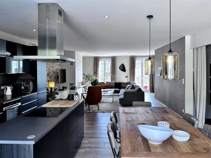 Image No.8-7 Bed House for sale