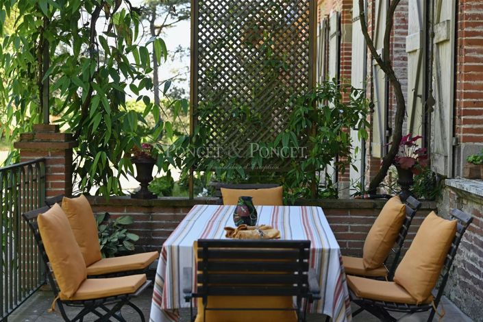 Image No.25-10 Bed House for sale