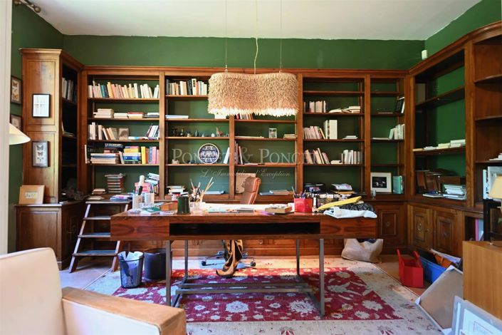 Image No.6-10 Bed House for sale