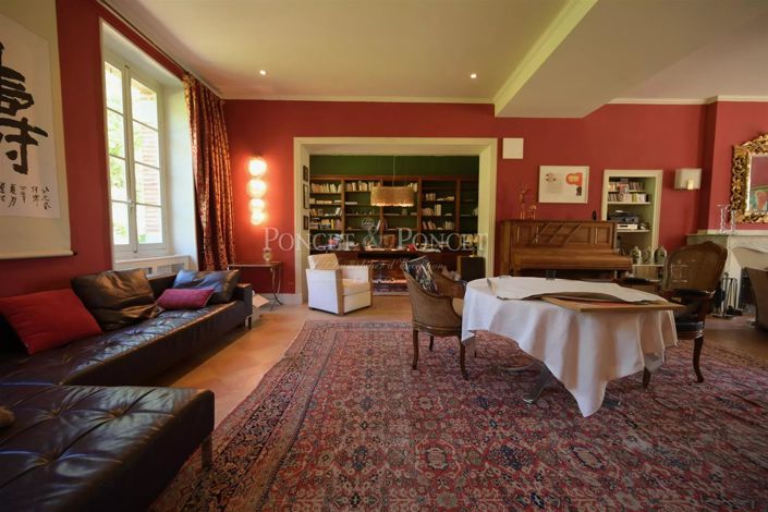 Image No.8-10 Bed House for sale