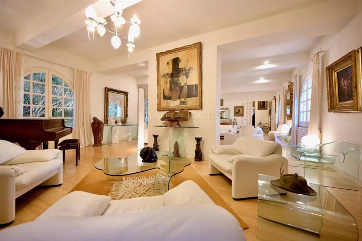 Image No.10-6 Bed House for sale