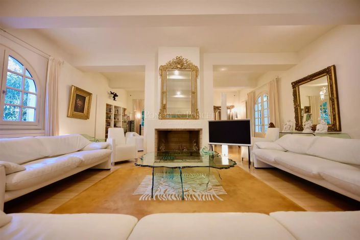 Image No.11-6 Bed House for sale