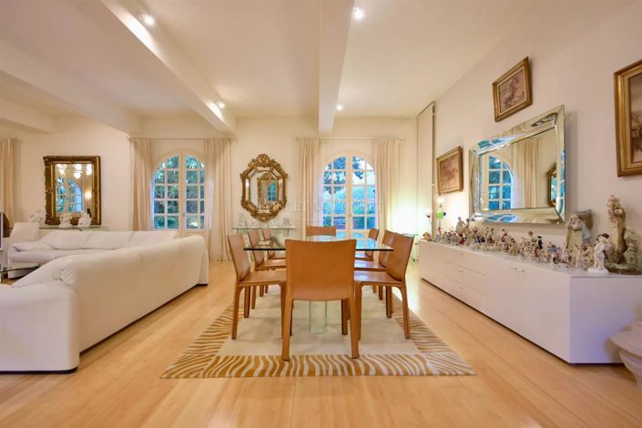 Image No.8-6 Bed House for sale