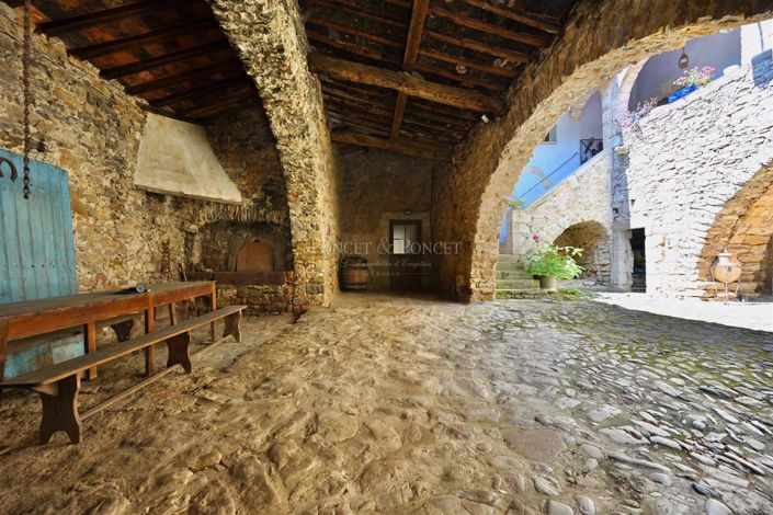 Image No.8-10 Bed House for sale