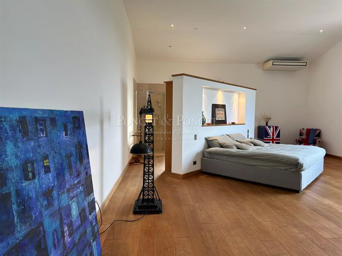 Image No.16-6 Bed House for sale