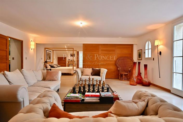 Image No.8-6 Bed House for sale