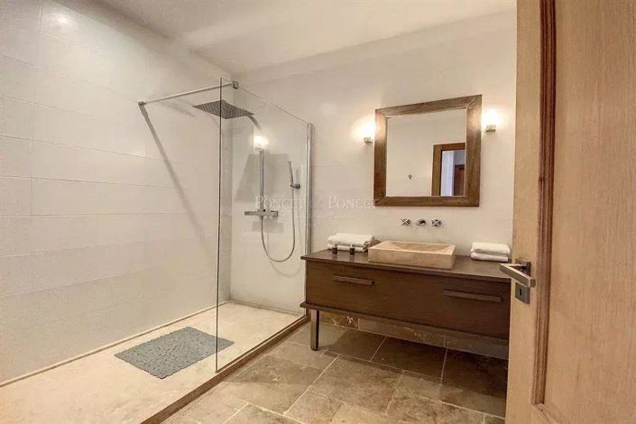 Image No.18-20 Bed House for sale