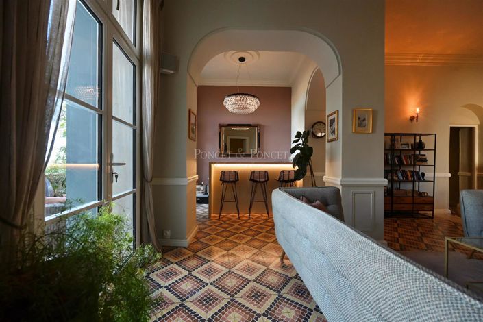 Image No.1-10 Bed House for sale