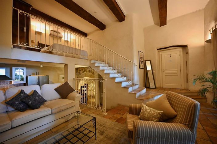 Image No.14-10 Bed House for sale