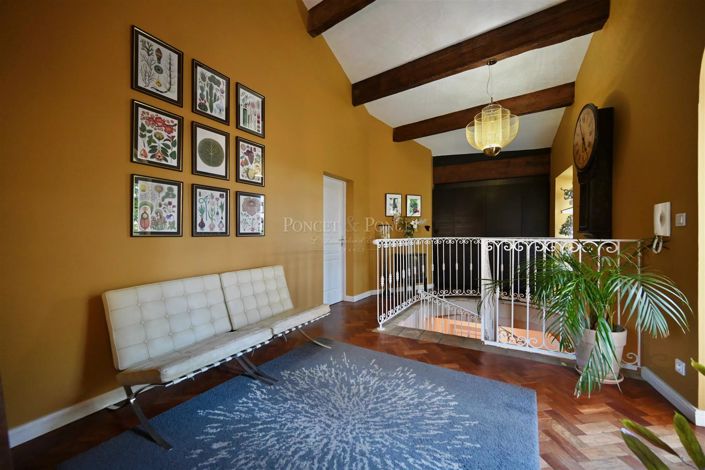 Image No.24-10 Bed House for sale