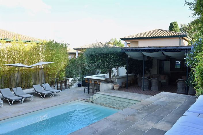 Image No.25-10 Bed House for sale