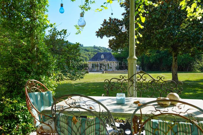 Image No.7-10 Bed House for sale