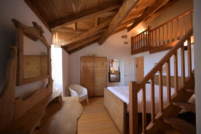 Image No.11-7 Bed House for sale