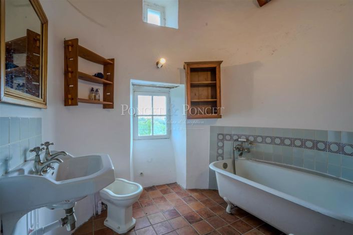 Image No.12-7 Bed House for sale