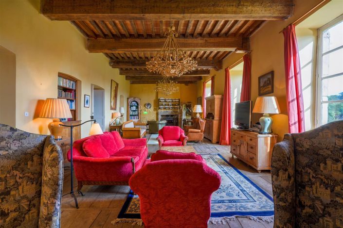 Image No.7-7 Bed House for sale