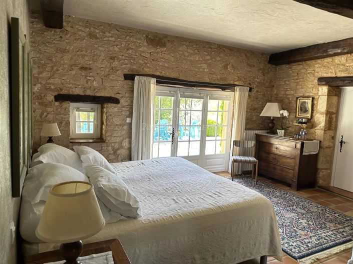 Image No.8-10 Bed House for sale