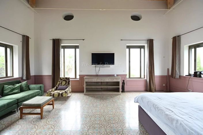 Image No.10-3 Bed House for sale