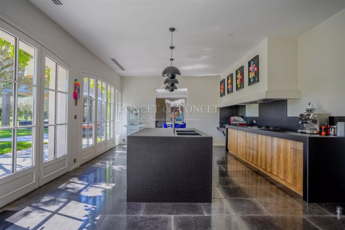 Image No.24-5 Bed House for sale