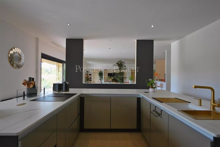 Image No.12-4 Bed House for sale