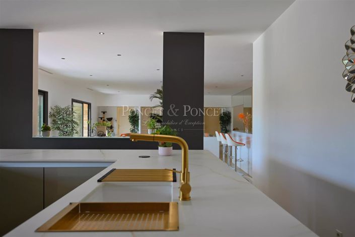 Image No.14-4 Bed House for sale