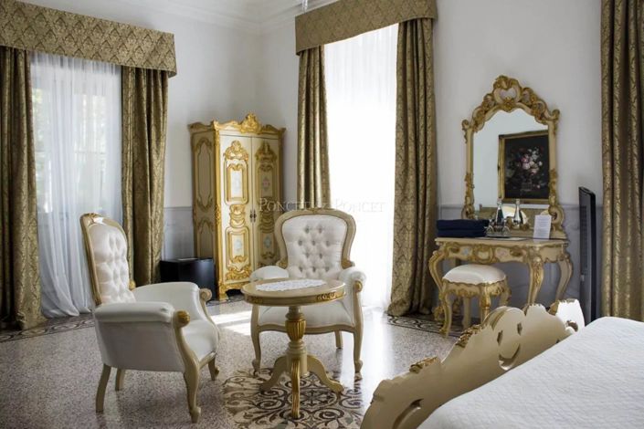 Image No.5-25 Bed House for sale