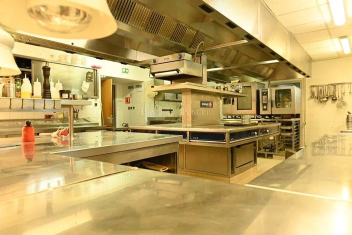 Image No.12-19 Bed House for sale