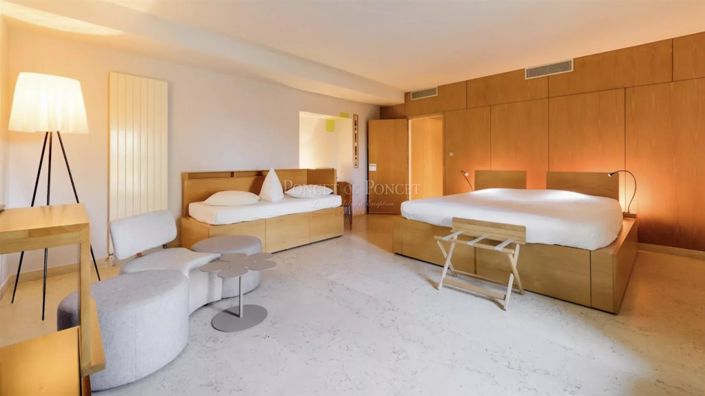 Image No.19-19 Bed House for sale