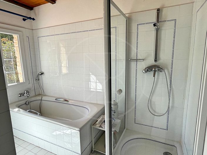 Image No.8-3 Bed House for sale