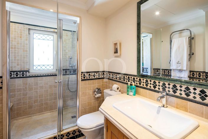 Image No.10-2 Bed House for sale