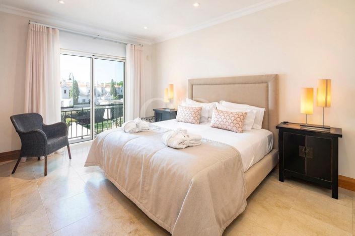 Image No.11-2 Bed House for sale