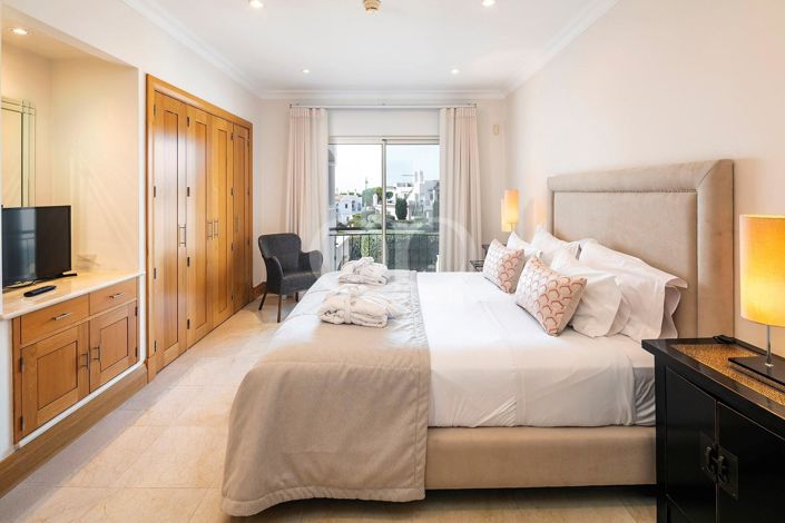 Image No.12-2 Bed House for sale