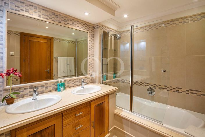 Image No.13-2 Bed House for sale