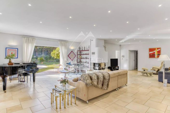 Image No.2-4 Bed House for sale