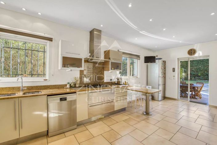 Image No.3-4 Bed House for sale