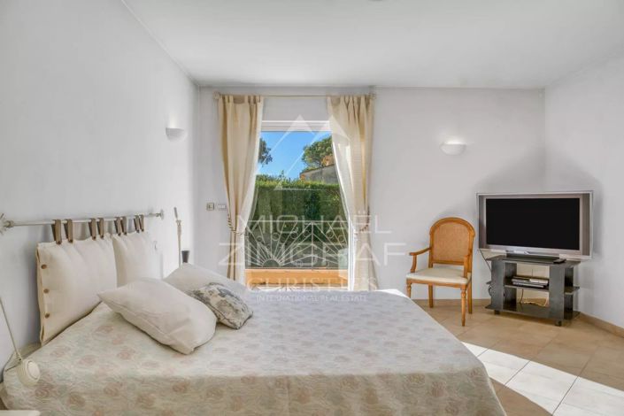 Image No.6-4 Bed House for sale