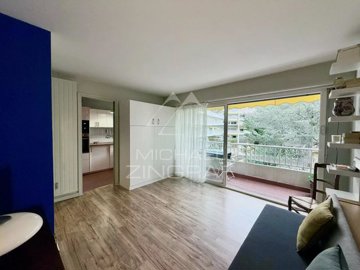 1 - Biarritz, Property