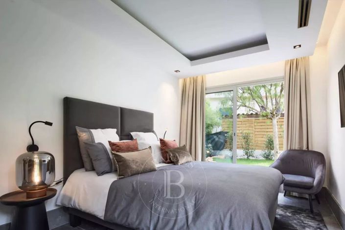 Image No.13-5 Bed House for sale