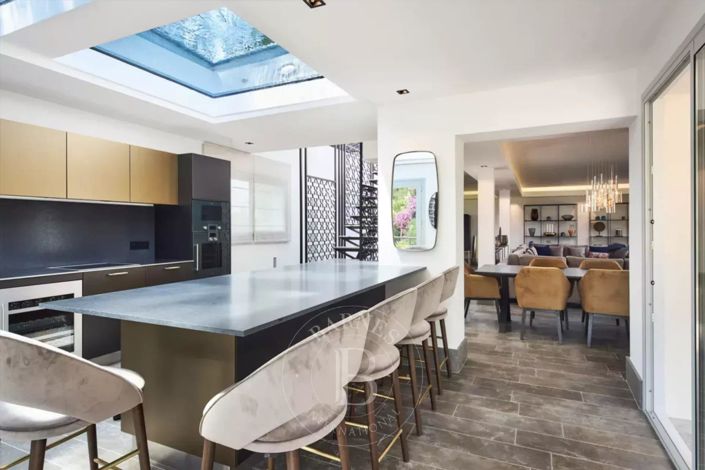 Image No.3-5 Bed House for sale