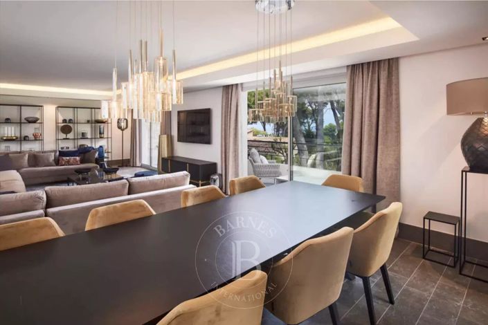 Image No.6-5 Bed House for sale