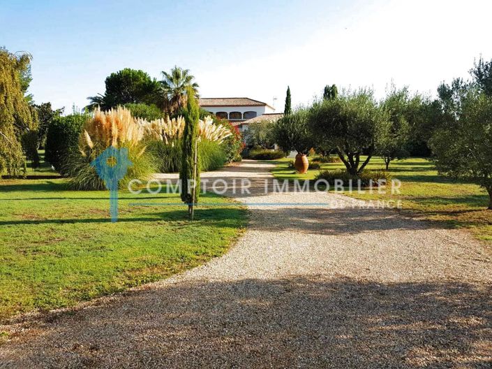Image No.1-5 Bed House for sale