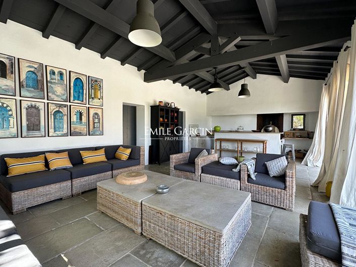 Image No.8-5 Bed House for sale