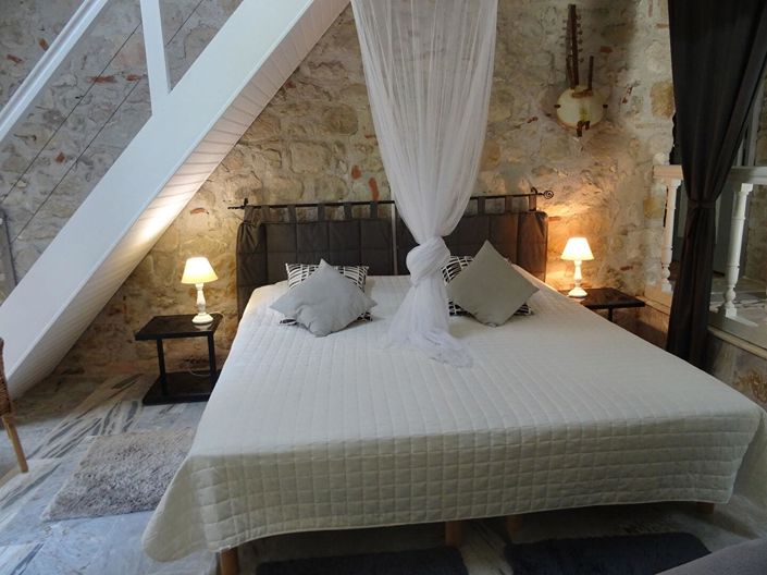 Image No.12-6 Bed Property for sale