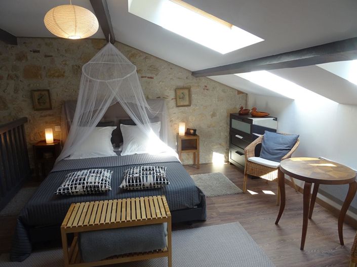 Image No.17-6 Bed Property for sale