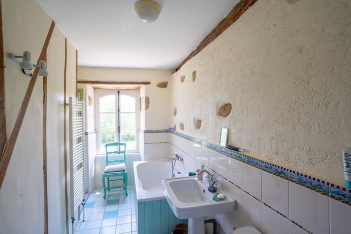 Image No.17-6 Bed House for sale