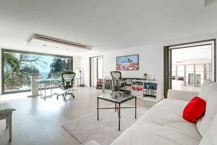 Image No.17-4 Bed House for sale