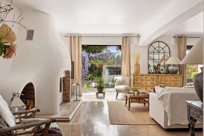 Image No.1-4 Bed House for sale