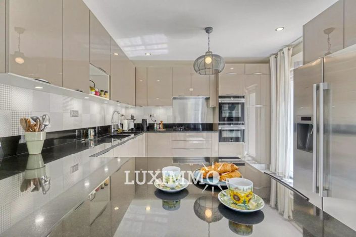 Image No.6-5 Bed House for sale