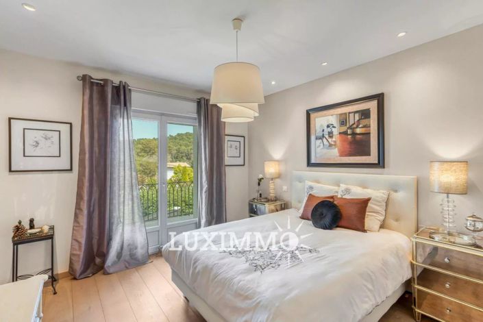 Image No.7-5 Bed House for sale