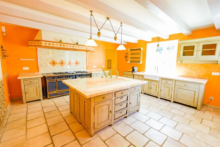 Image No.26-7 Bed House for sale