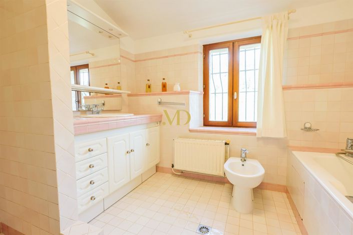 Image No.28-7 Bed House for sale